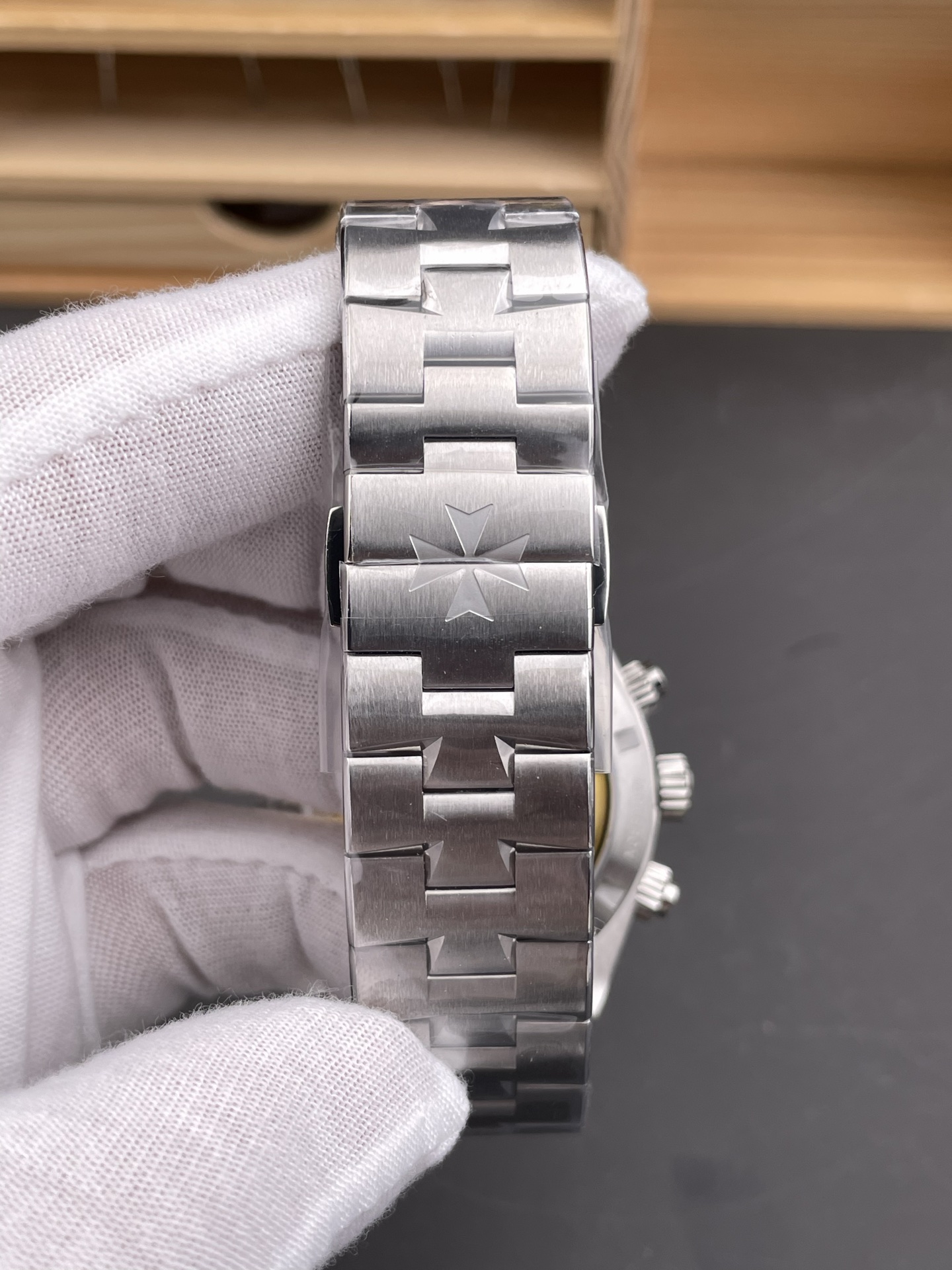 Vacheron Constantin Overseas Chronograph - Top-Tier Super Clone (Swiss Movement, Steel-tone Dial, Steel Bracelet) - view 9