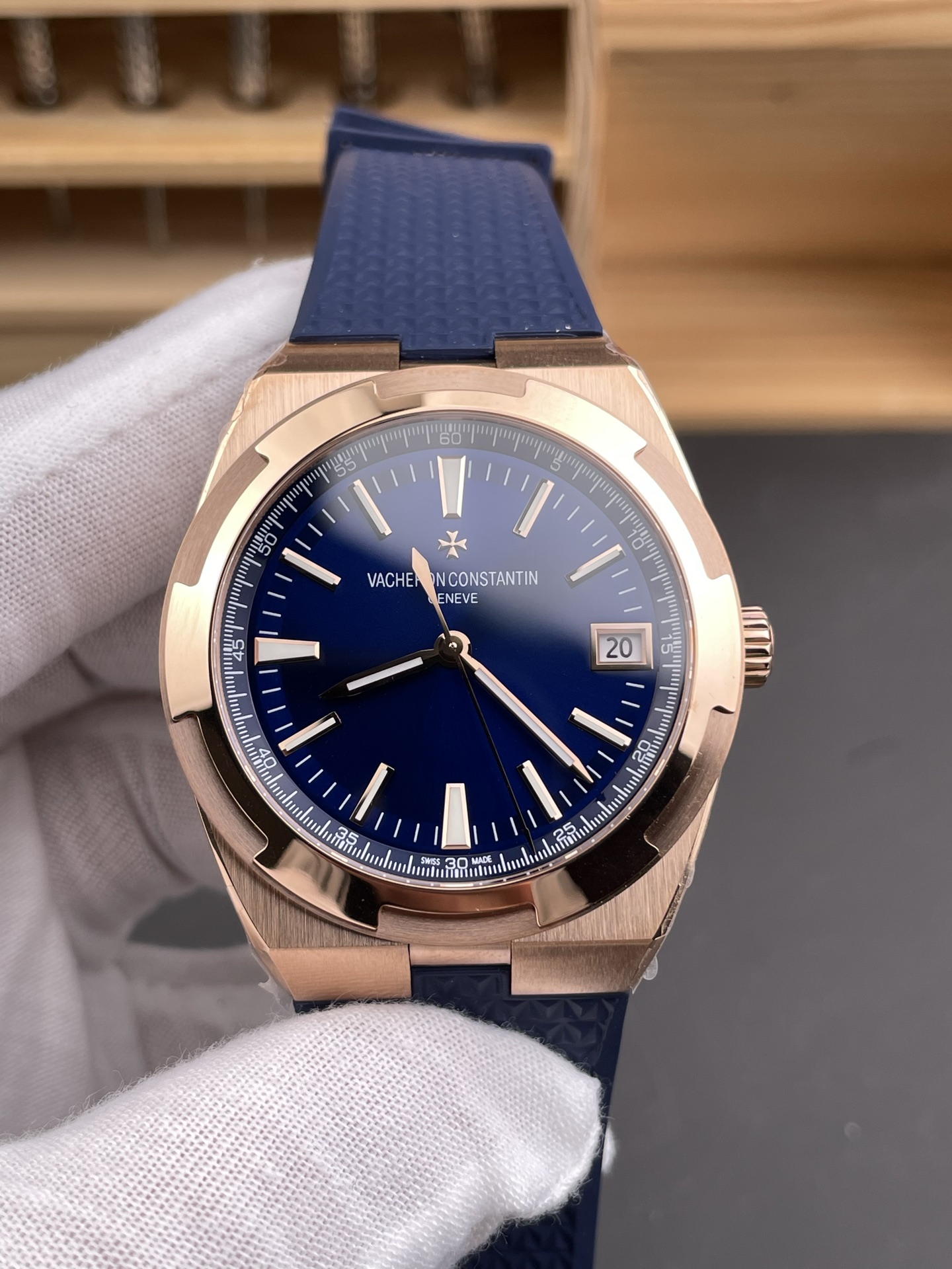 Vacheron Constantin Super Clone Overseas Edition Rose Gold Casing Rubber Stra - view 3