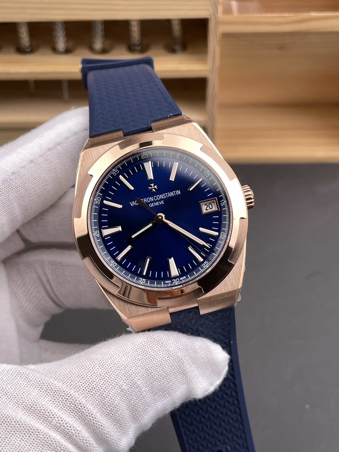 Vacheron Constantin Super Clone Overseas Edition Rose Gold Casing Rubber Stra - view 4