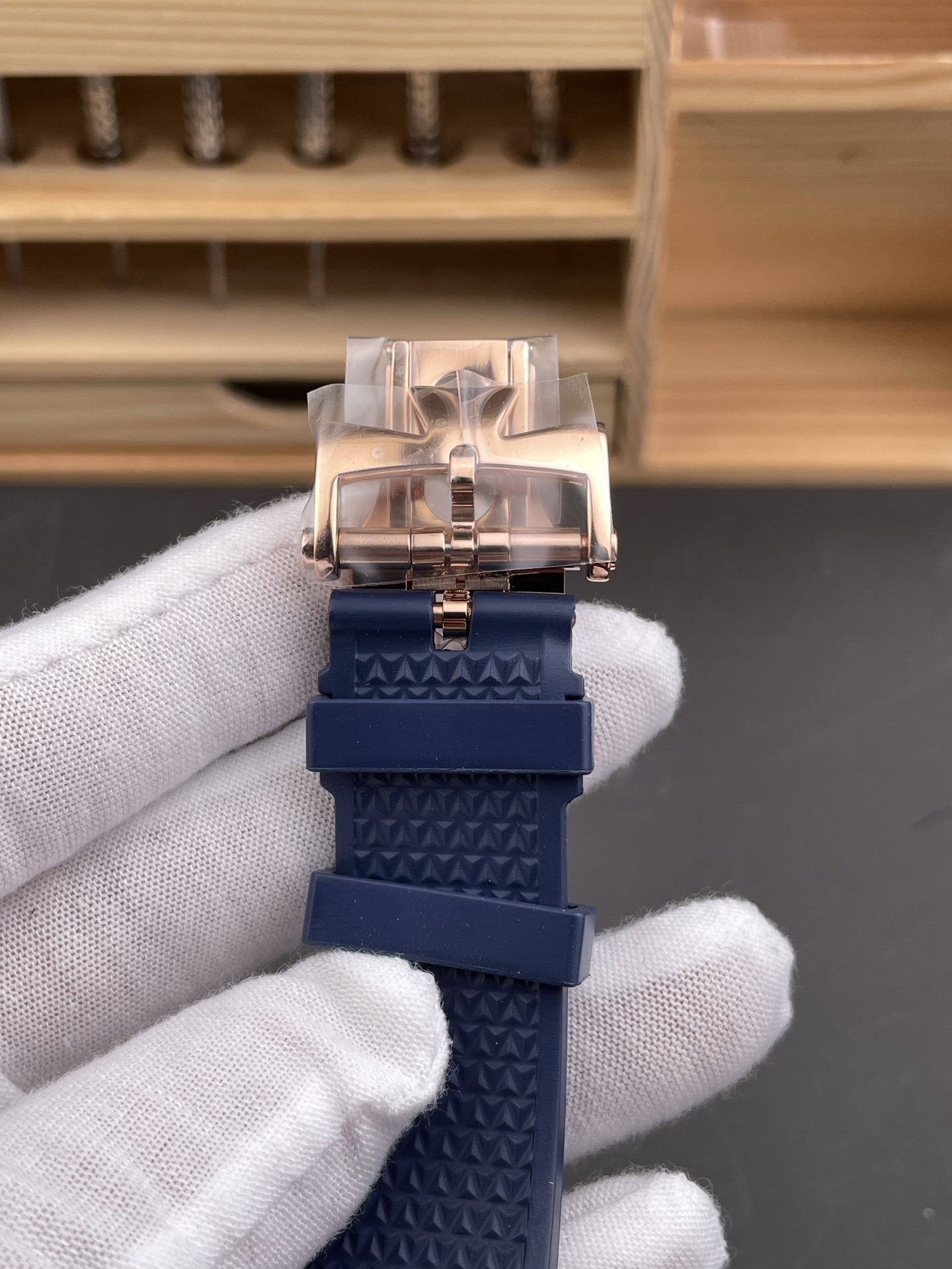Vacheron Constantin Super Clone Overseas Edition Rose Gold Casing Rubber Stra - view 9