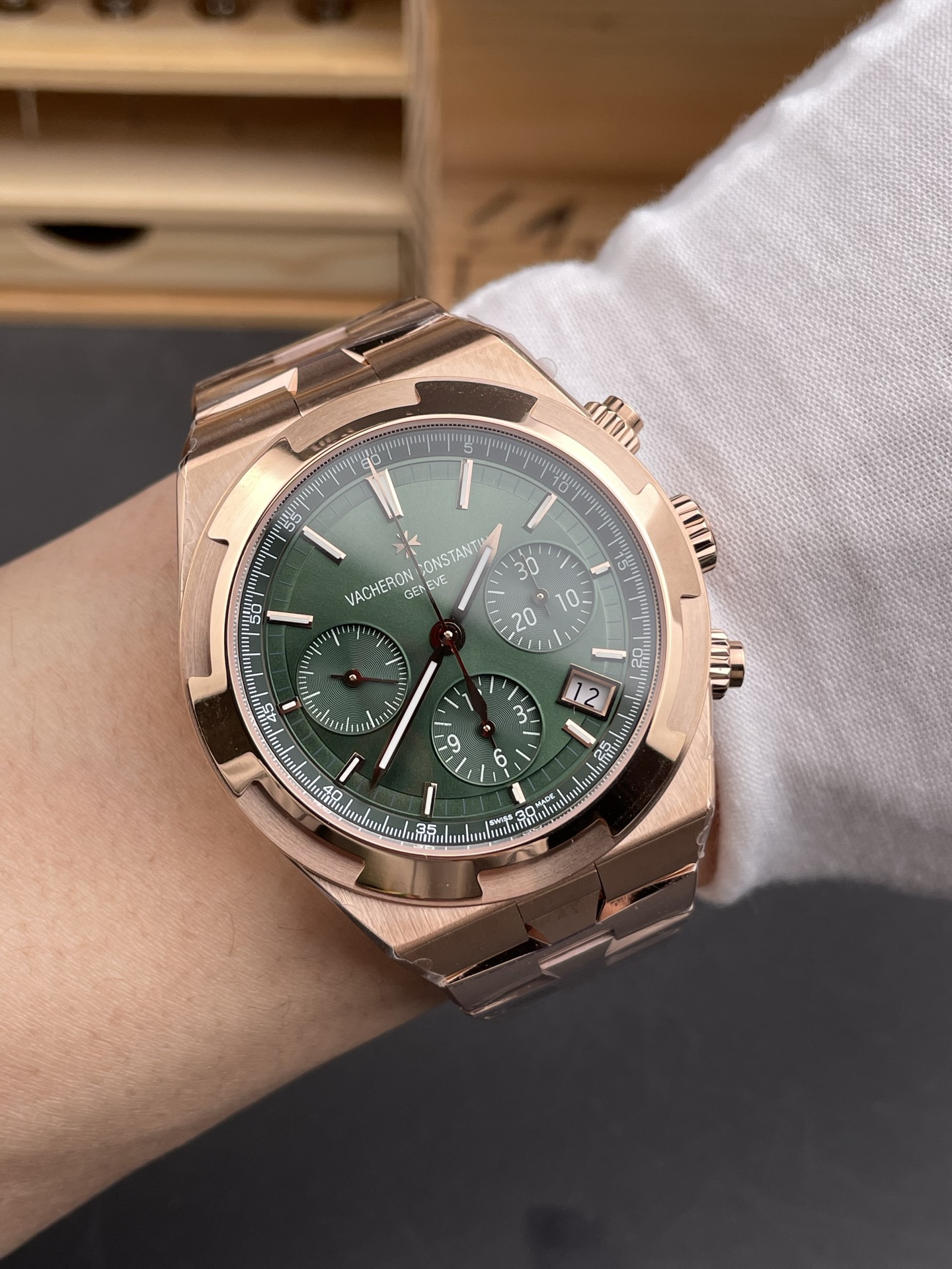 Vacheron Constantin Overseas Chronograph - Green Dial Swiss Super Clone (with Rose Gold Bracelet) - view 10