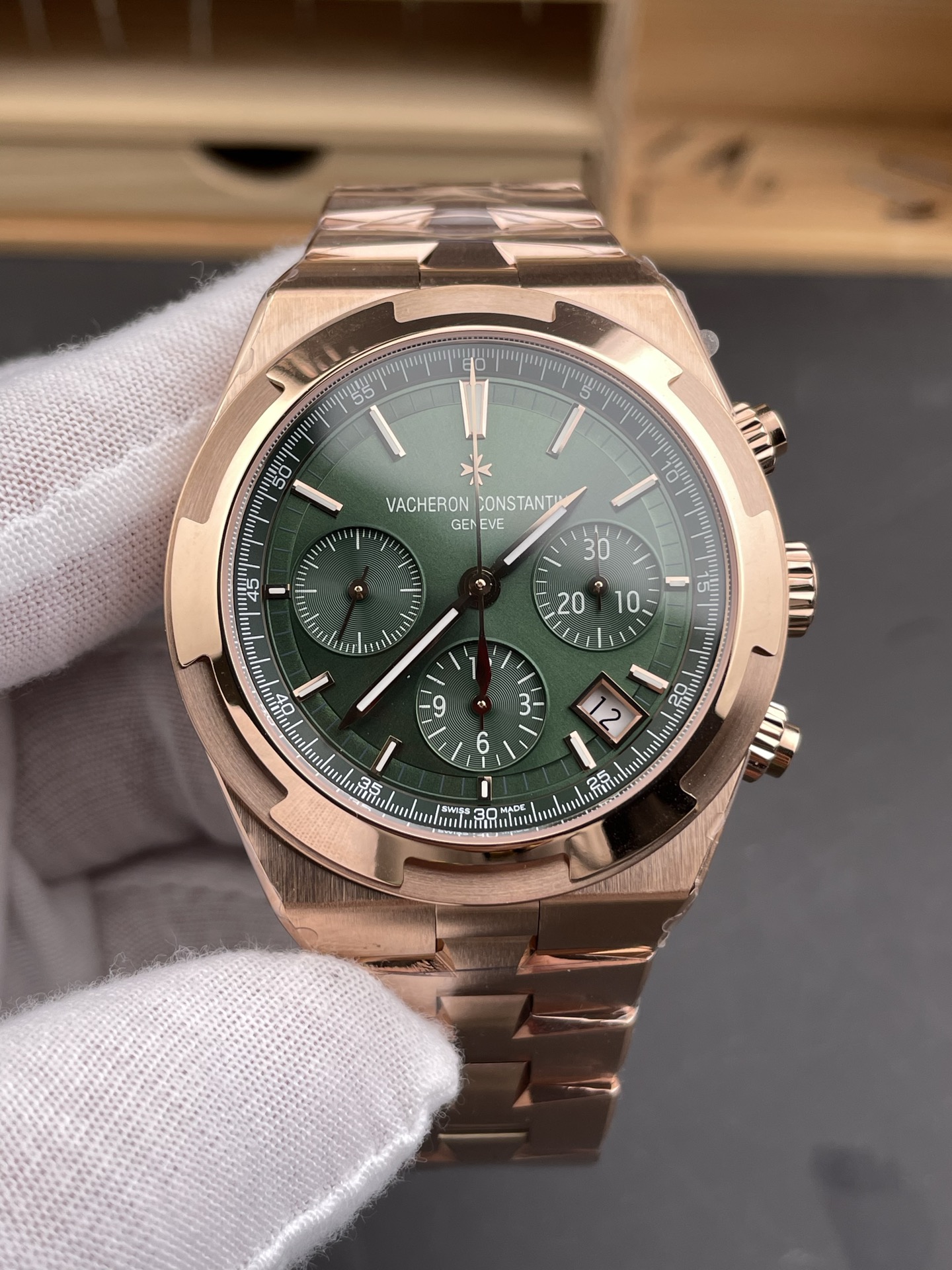 Vacheron Constantin Overseas Chronograph - Green Dial Swiss Super Clone (with Rose Gold Bracelet) - view 3