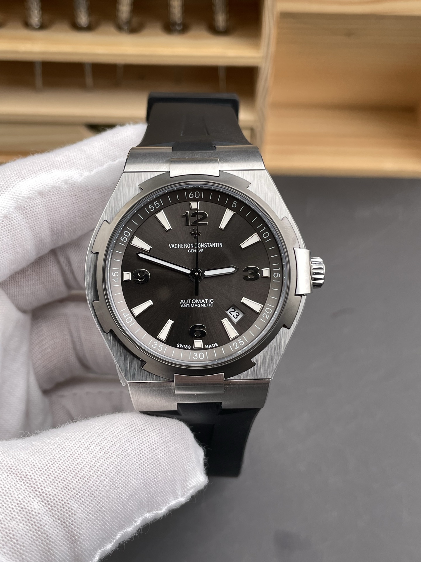 Vacheron Constantin Overseas 1:1 Mirror Swiss Super Clone Watch in Grey Dial - Rubber Strap - view 2