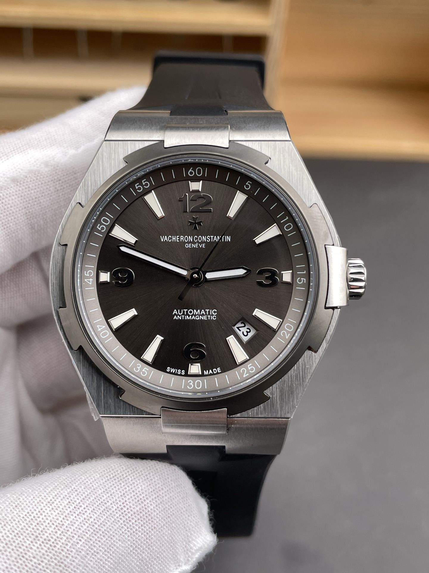 Vacheron Constantin Overseas 1:1 Mirror Swiss Super Clone Watch in Grey Dial - Rubber Strap - view 3