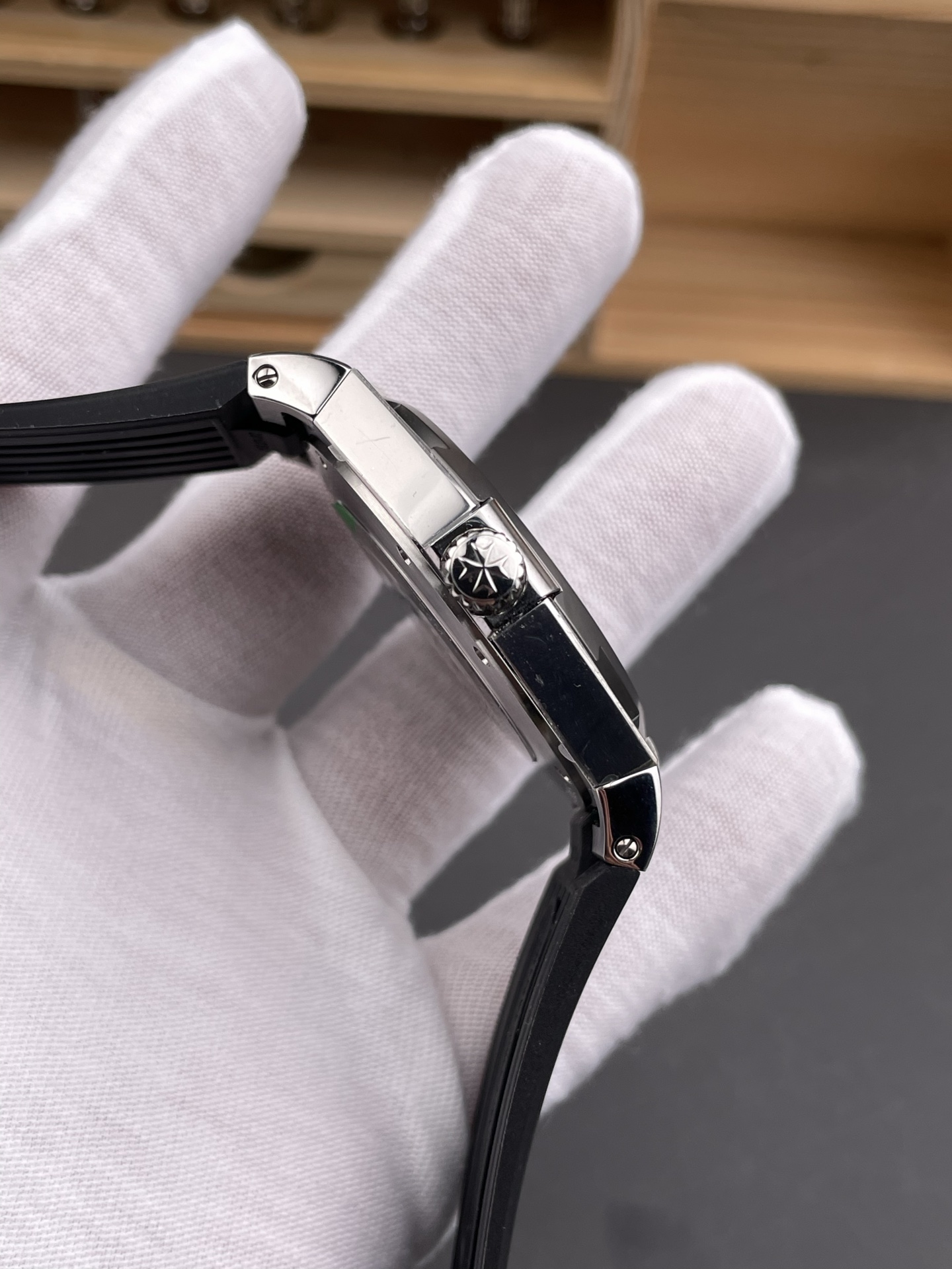 Vacheron Constantin Overseas 1:1 Mirror Swiss Super Clone Watch in Grey Dial - Rubber Strap - view 6