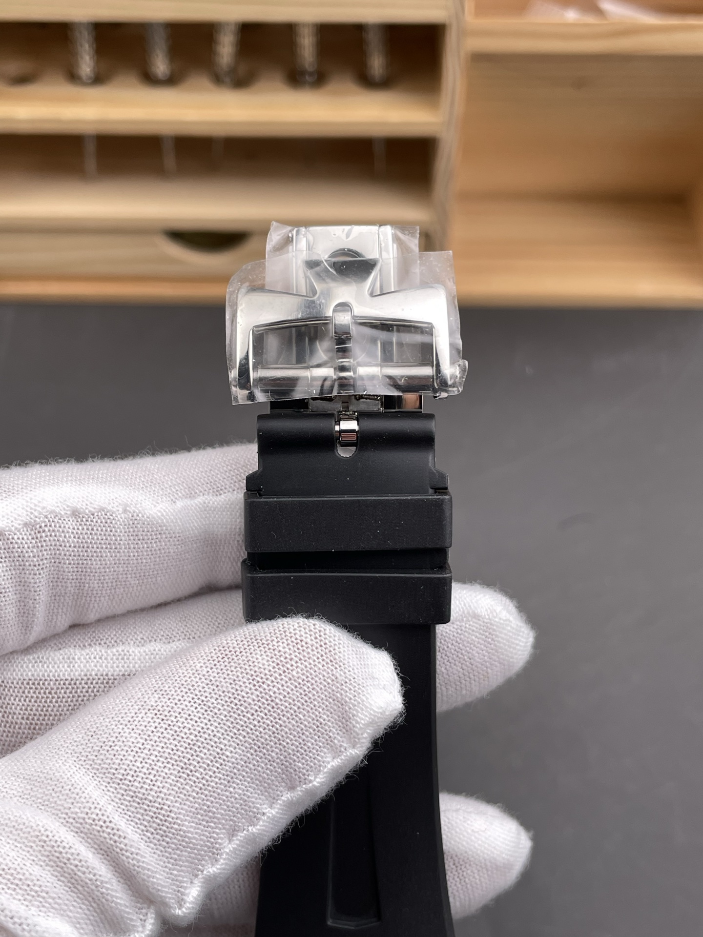 Vacheron Constantin Overseas 1:1 Mirror Swiss Super Clone Watch in Grey Dial - Rubber Strap - view 9