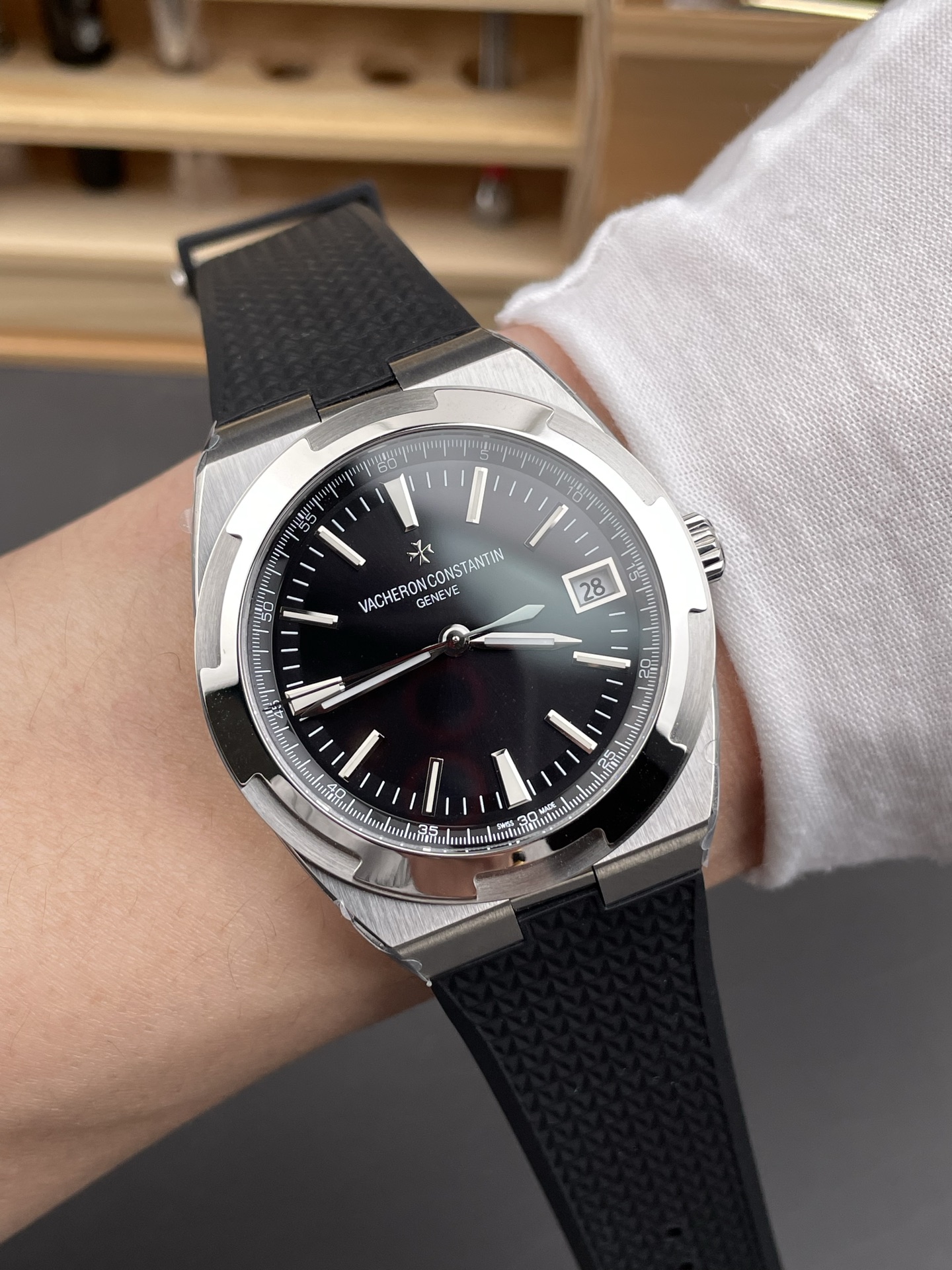 Vacheron Constantin Overseas 1:1 Mirror Swiss Super Clone Watch in Black Dial - view 10