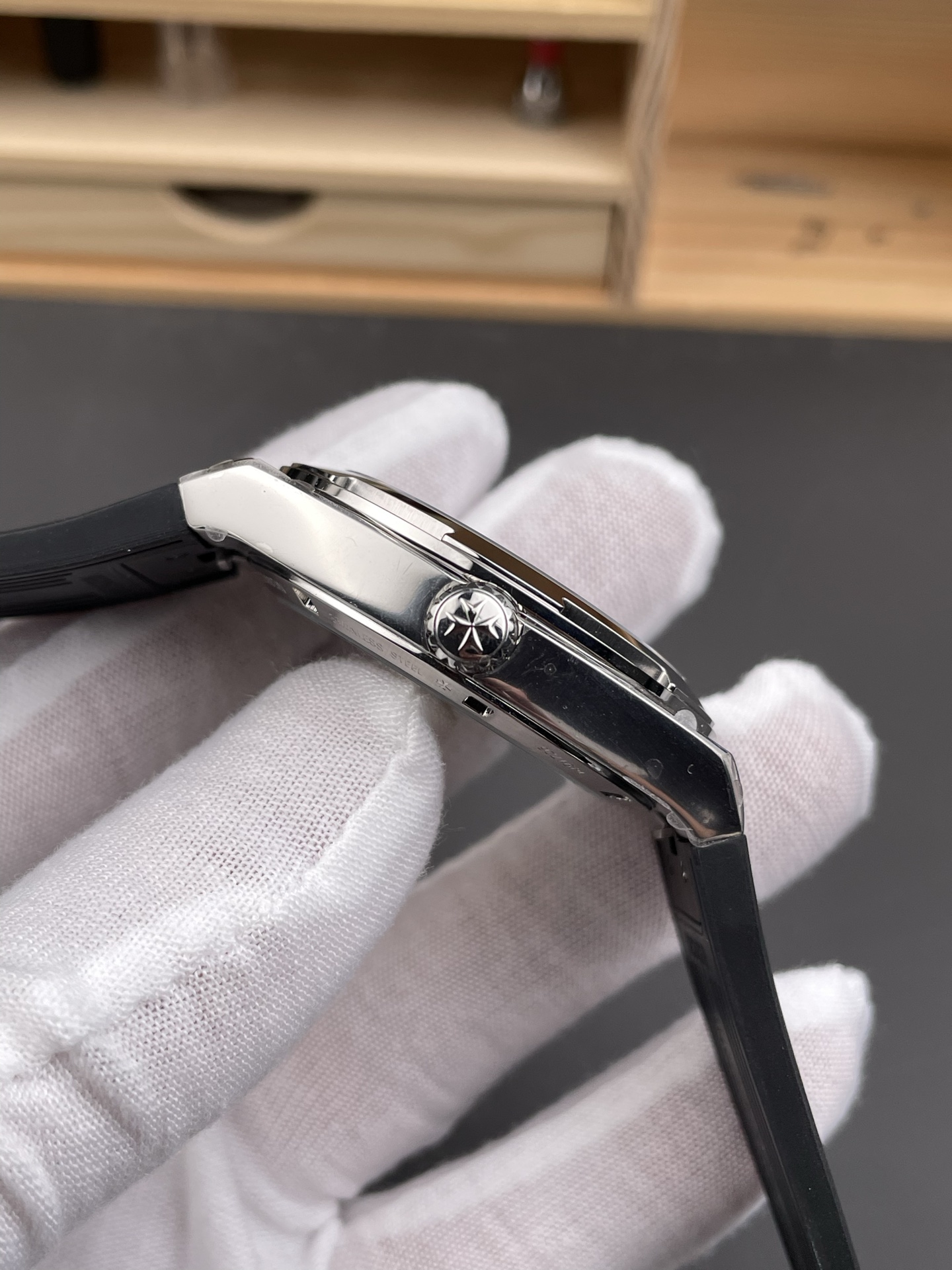 Vacheron Constantin Overseas 1:1 Mirror Swiss Super Clone Watch in Black Dial - view 6