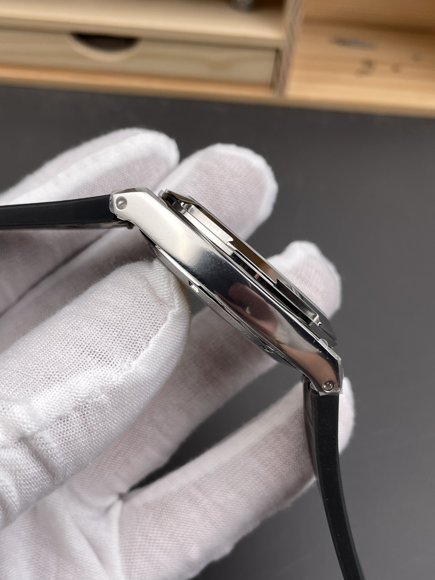 Vacheron Constantin Overseas 1:1 Mirror Swiss Super Clone Watch in Black Dial - view 7