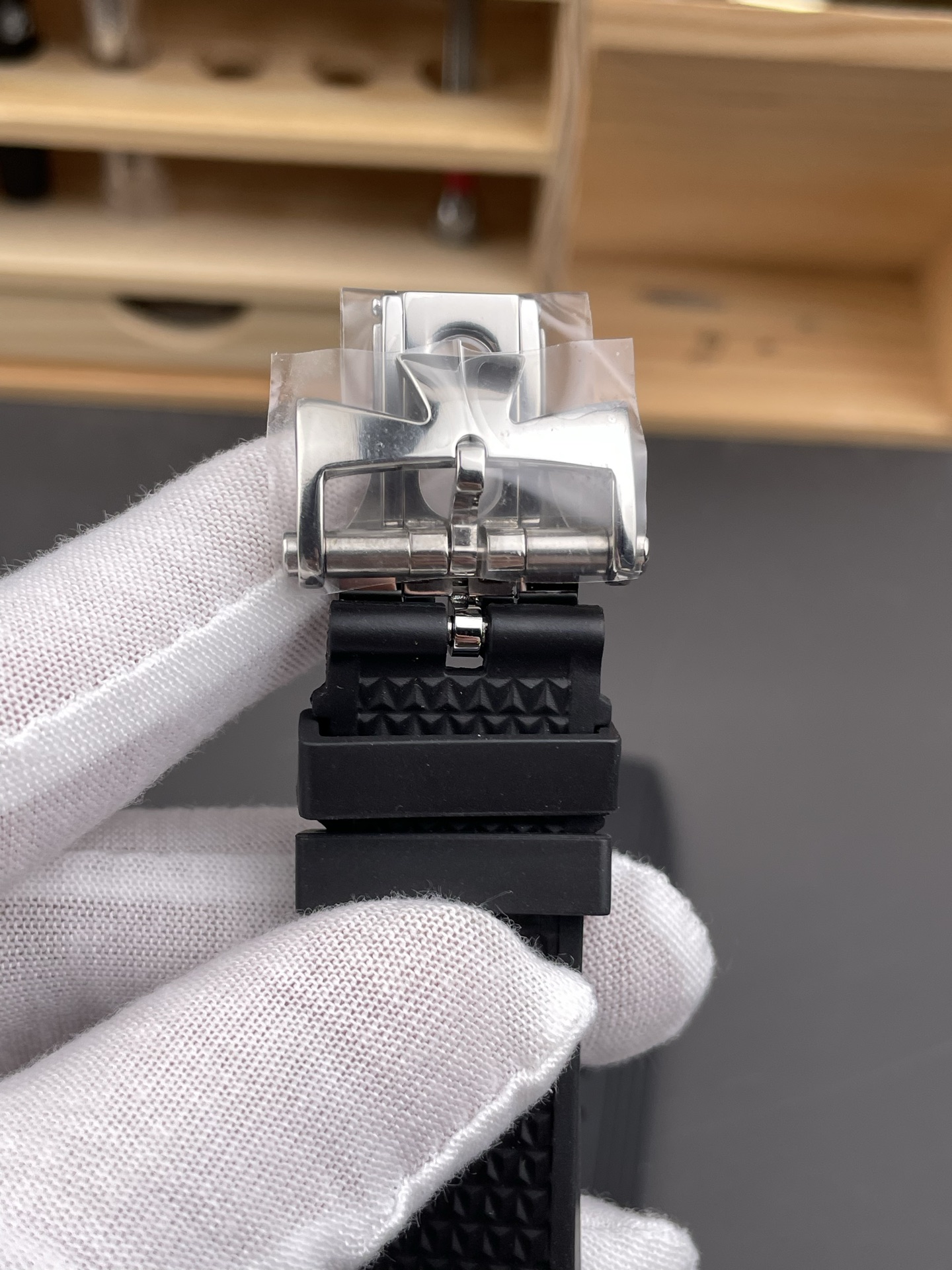 Vacheron Constantin Overseas 1:1 Mirror Swiss Super Clone Watch in Black Dial - view 9