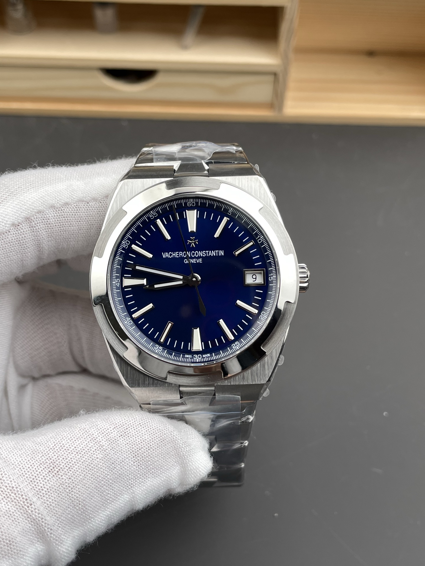Vacheron Constantin Overseas 1:1 Mirror Swiss Super Clone Watch in Steel Blue Dial - view 2