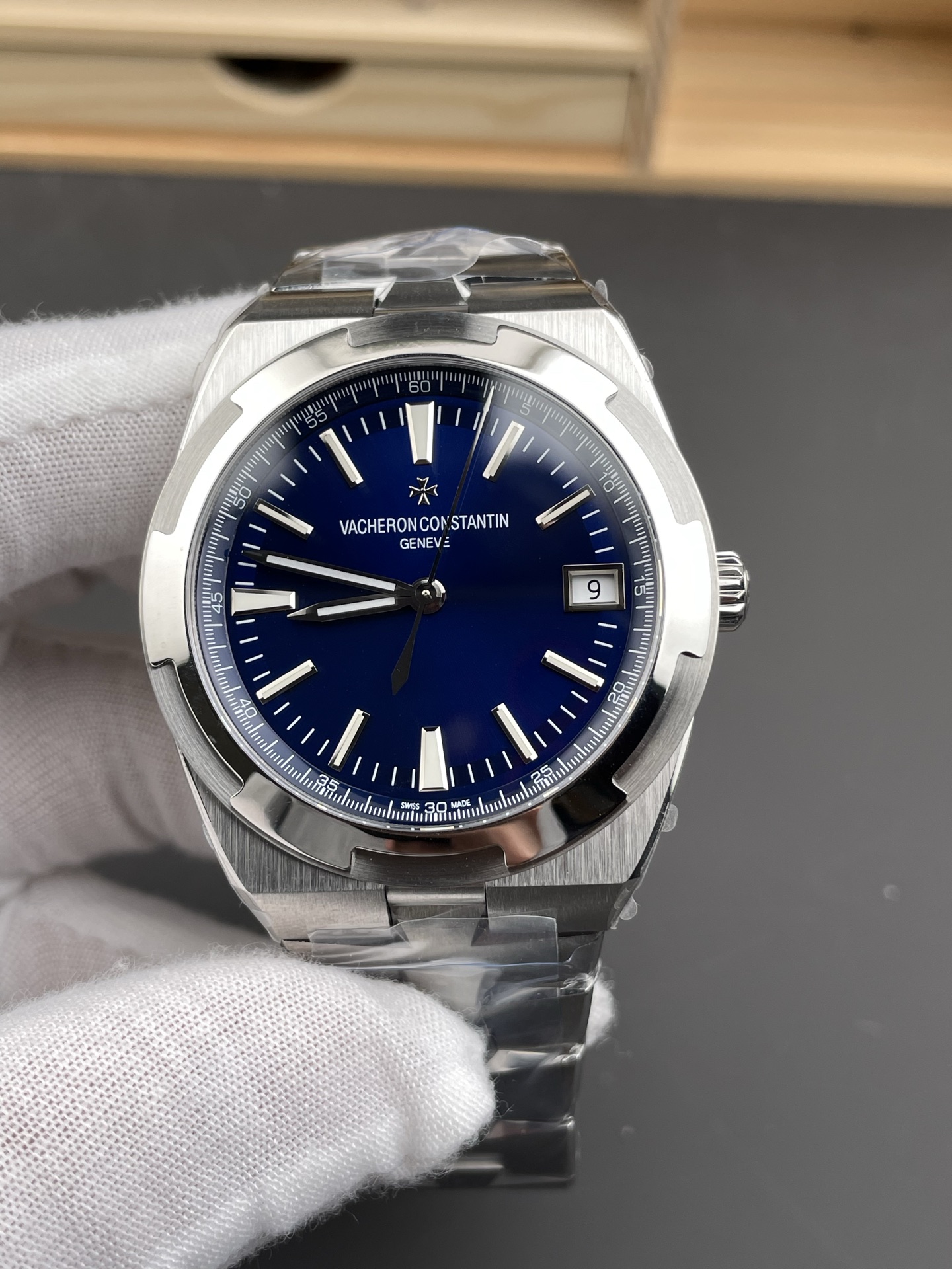Vacheron Constantin Overseas 1:1 Mirror Swiss Super Clone Watch in Steel Blue Dial - view 3