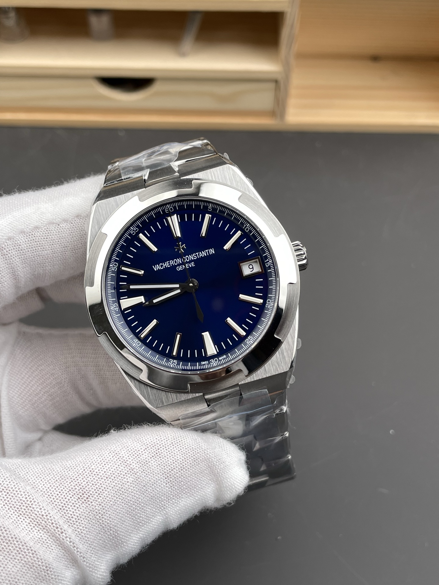 Vacheron Constantin Overseas 1:1 Mirror Swiss Super Clone Watch in Steel Blue Dial - view 4