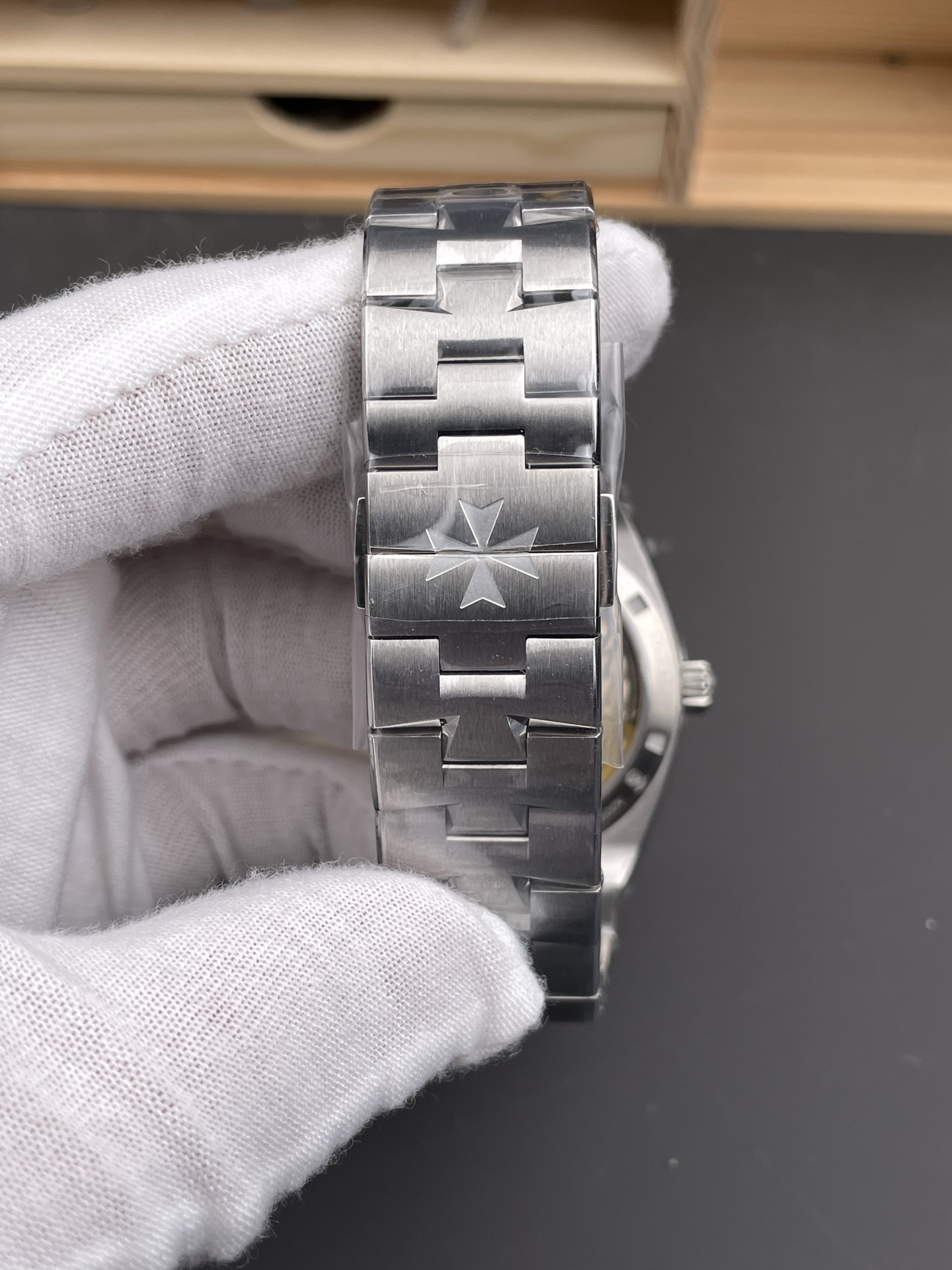 Vacheron Constantin Overseas 1:1 Mirror Swiss Super Clone Watch in Steel Blue Dial - view 9
