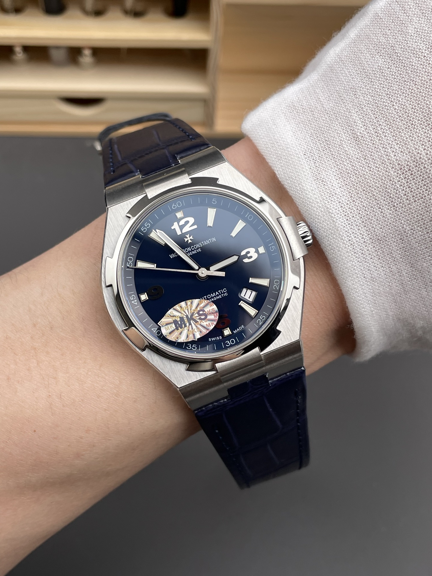Vacheron Constantin Overseas 1:1 Mirror Swiss Super Clone Watch in Steel Blue Dial - leather Strap - view 10