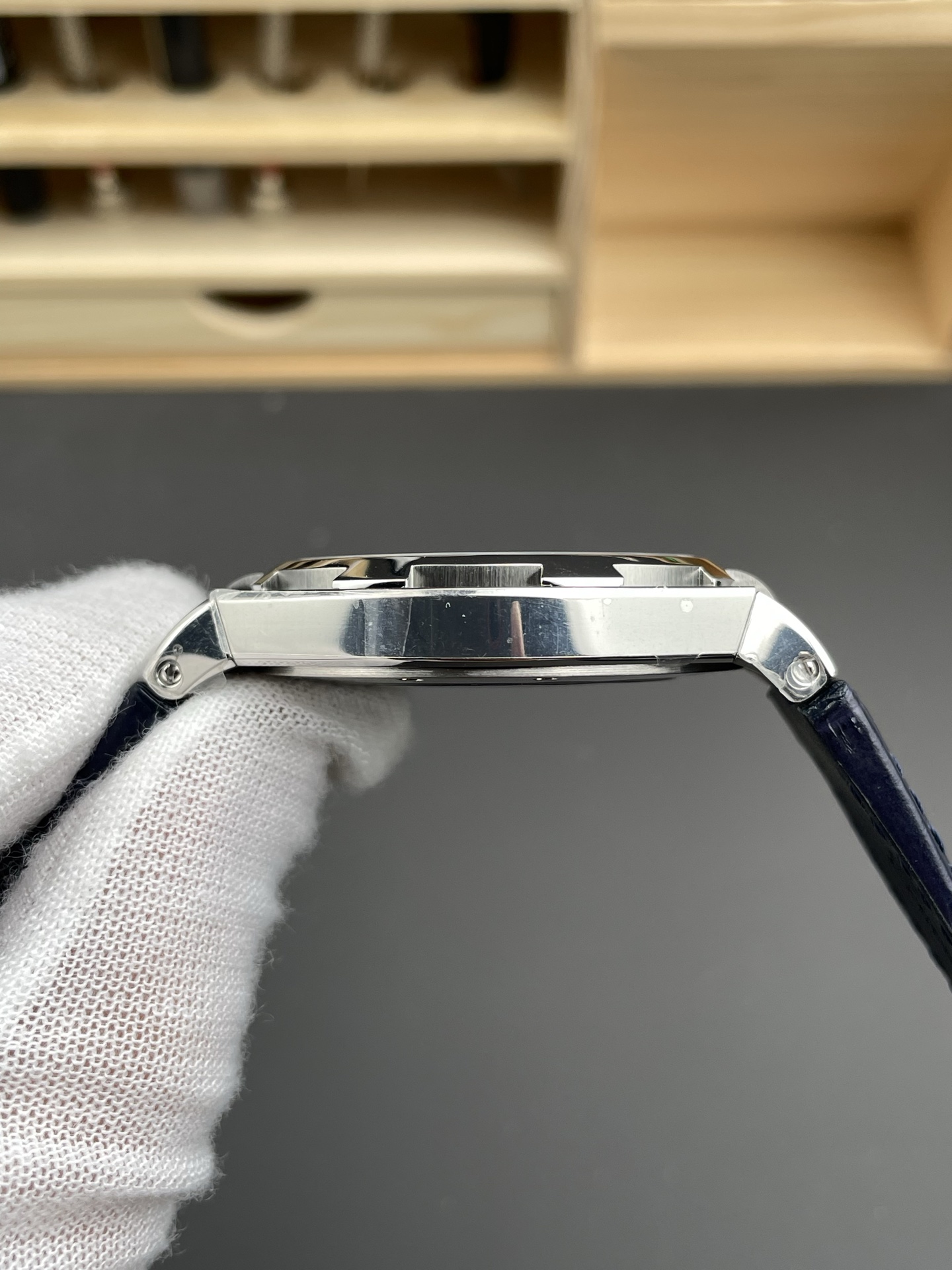 Vacheron Constantin Overseas 1:1 Mirror Swiss Super Clone Watch in Steel Blue Dial - leather Strap - view 6