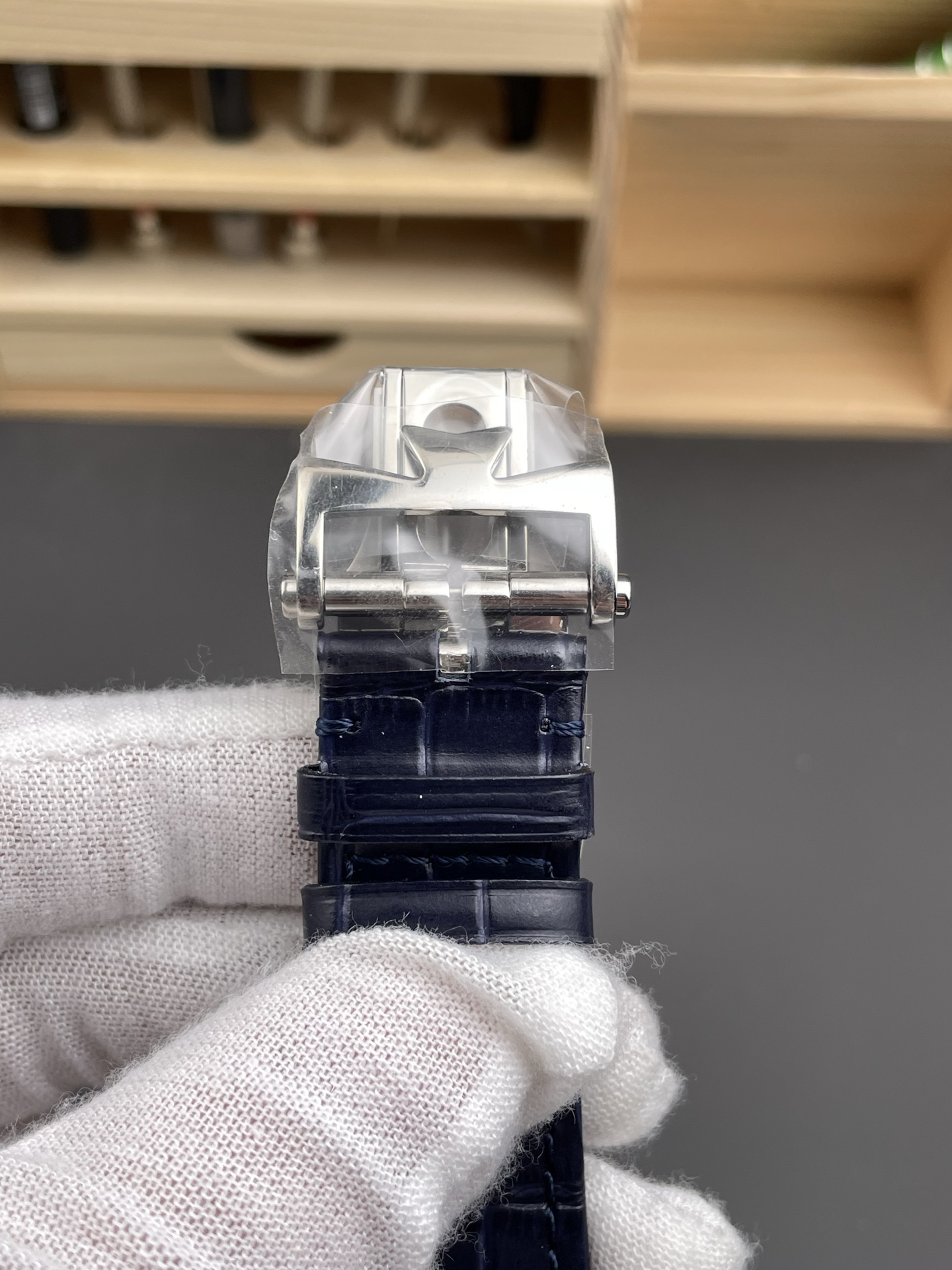 Vacheron Constantin Overseas 1:1 Mirror Swiss Super Clone Watch in Steel Blue Dial - leather Strap - view 9