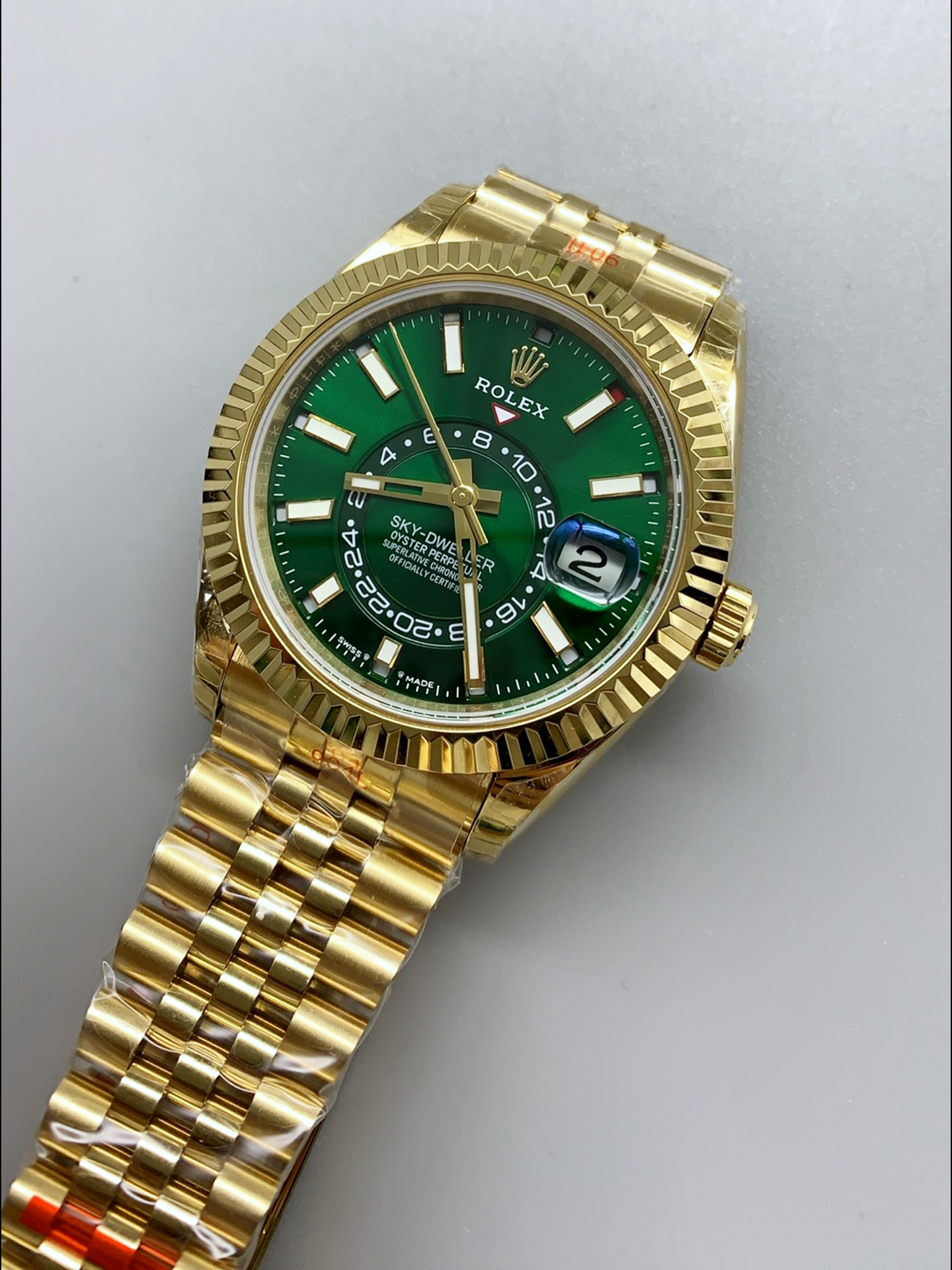 Rolex Sky-Dweller REF# 336235 Green Dial Watch in Yellow Gold 904L Steel Case 1:1 Mirror Super Clone - view 3