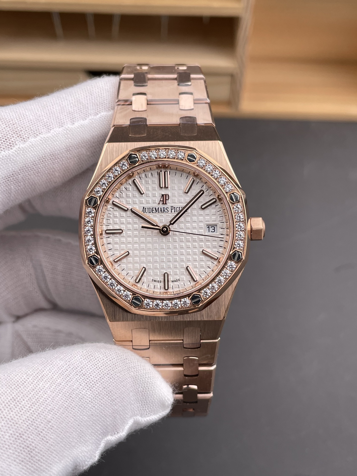 Audemars Piguet Royal Oak Swiss Automatic 34MM Swiss Watch in Rose Gold Casing - 1:1 Mirror Super Clone Edition - view 3