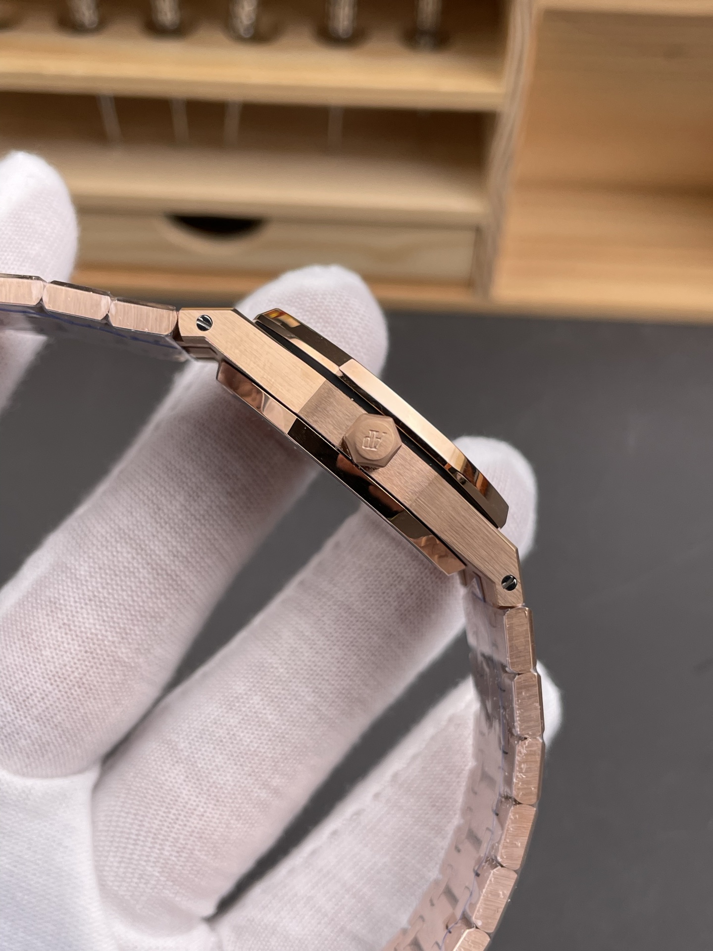 Audemars Piguet Royal Oak Swiss Automatic 34MM Swiss Watch in Rose Gold Casing - 1:1 Mirror Super Clone Edition - view 6
