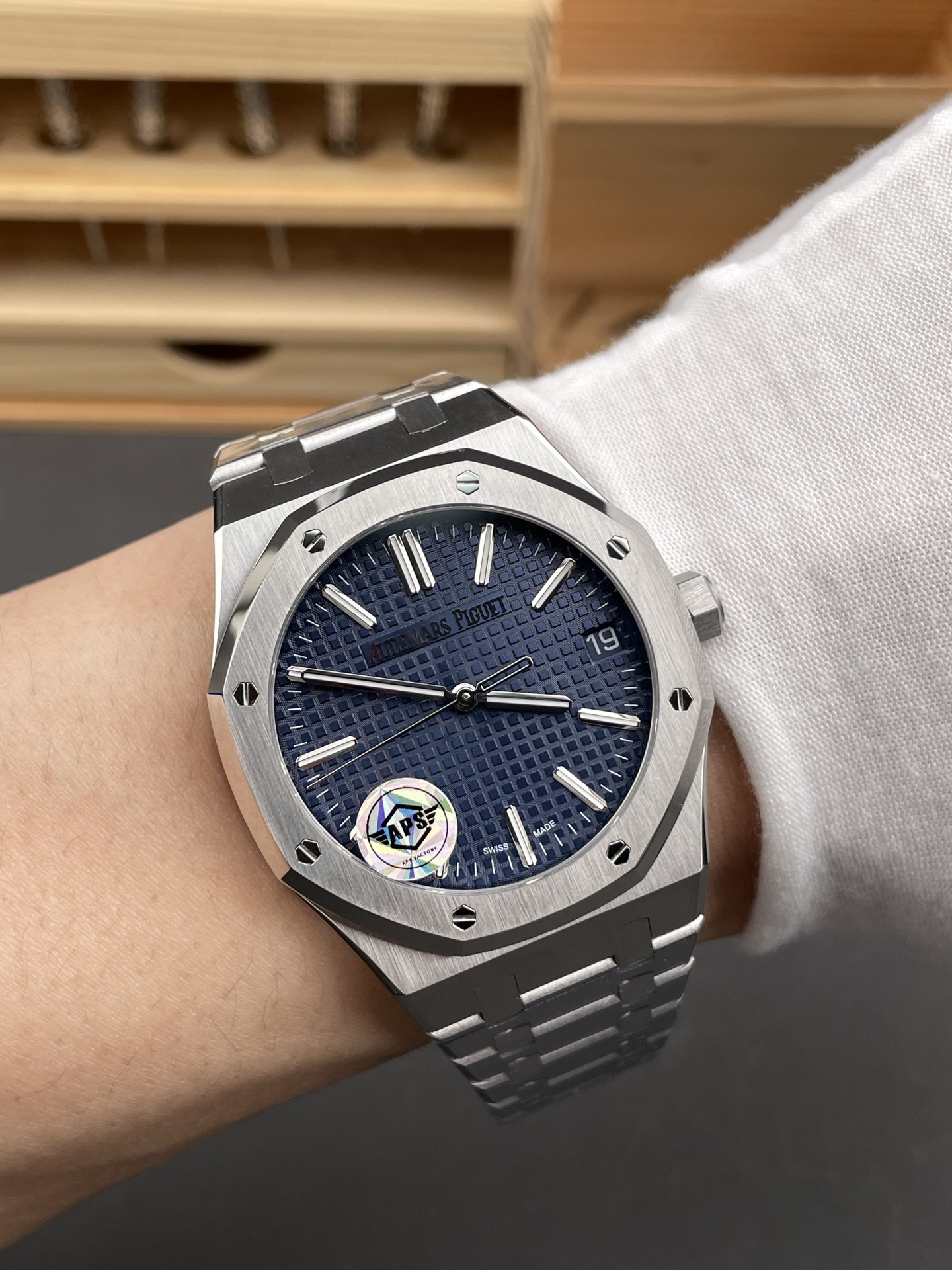 Royal Oak 15510 Blue Dial FREE SPRUNG MVMNT Super Clone Watch - view 10