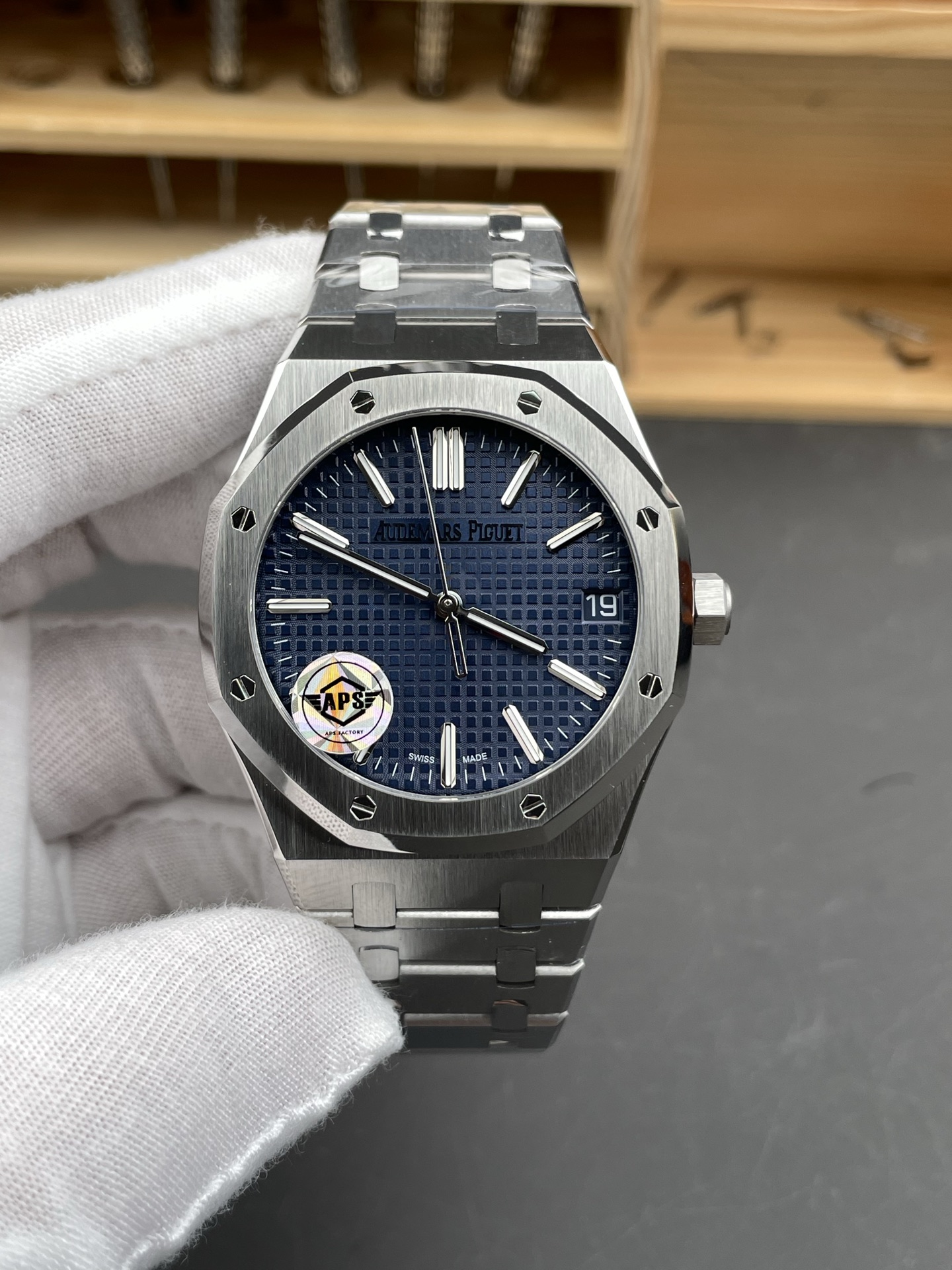 Royal Oak 15510 Blue Dial FREE SPRUNG MVMNT Super Clone Watch - view 3