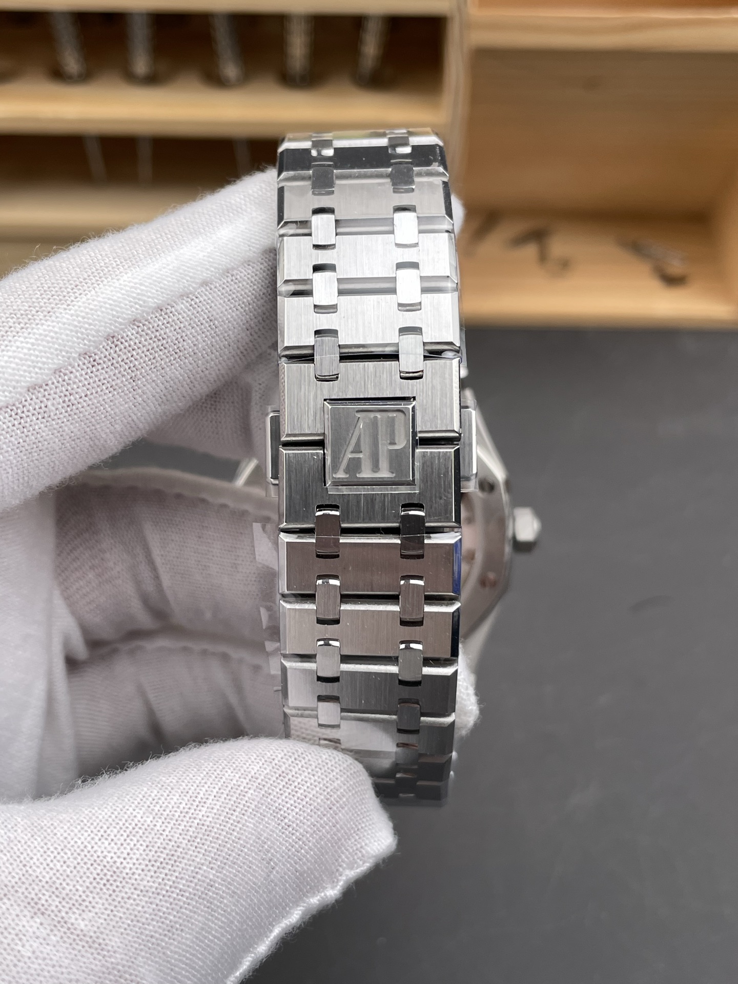 Royal Oak 15510 Blue Dial FREE SPRUNG MVMNT Super Clone Watch - view 9